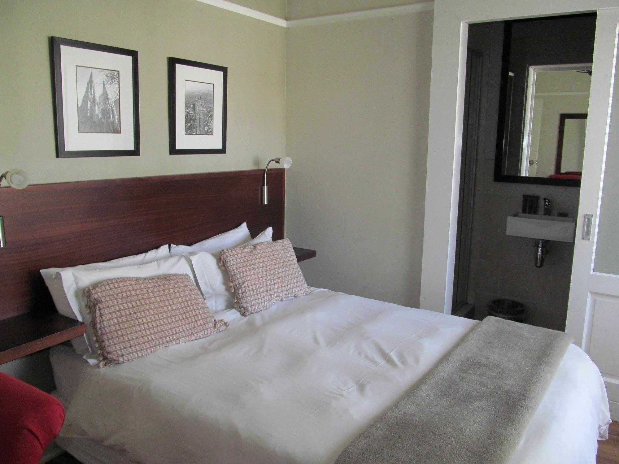 The Vic Hotel Порт Елизабет Екстериор снимка